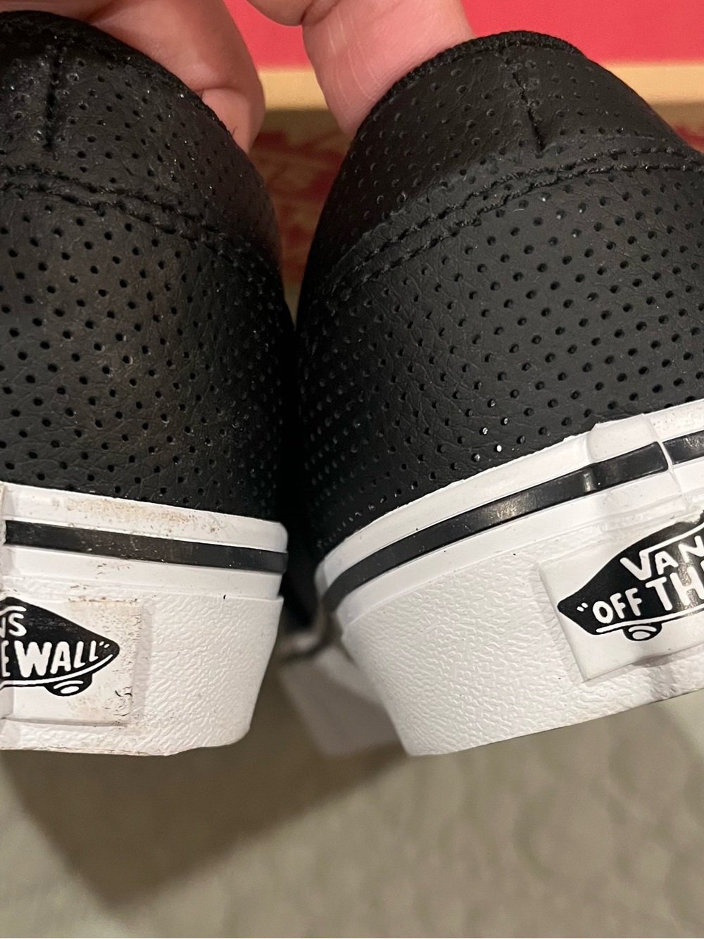 Vans - Asher - perf. Leather black Classic Slip-On Perforated Black/White Loafer - Picture 3 of 5